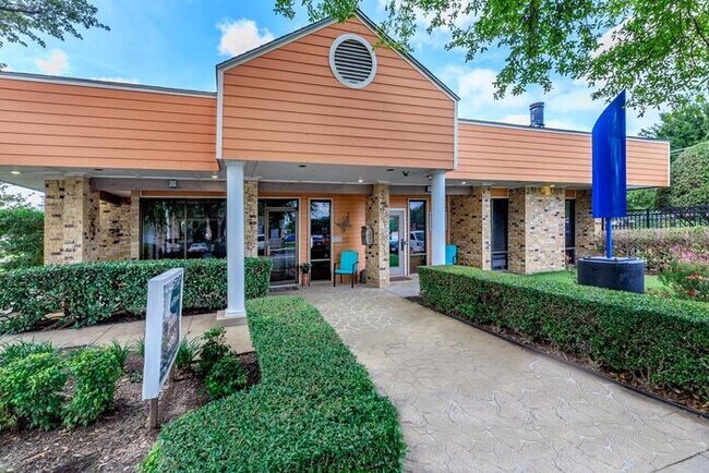 1301 Park Pl Blvd Hurst, TX 76053 photo 5