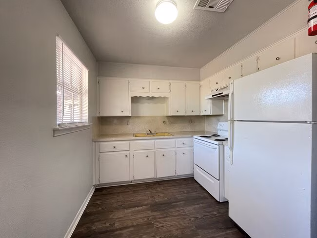 1405 N Gray St Killeen, TX 76541 photo 5