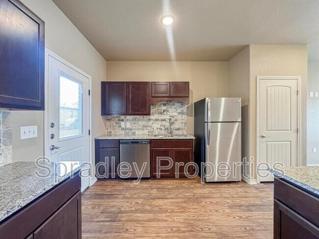 1076B Hibiscus Dr Belton, TX 76513 photo 5
