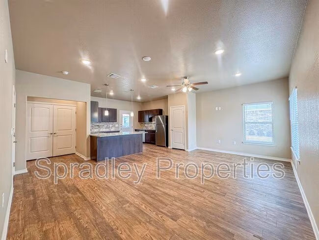 1076B Hibiscus Dr Belton, TX 76513 photo 2