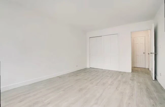 315 W 48th St New York, NY 10036 photo 4