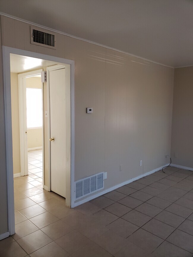 1201 N College St Killeen, TX 76541 photo 3