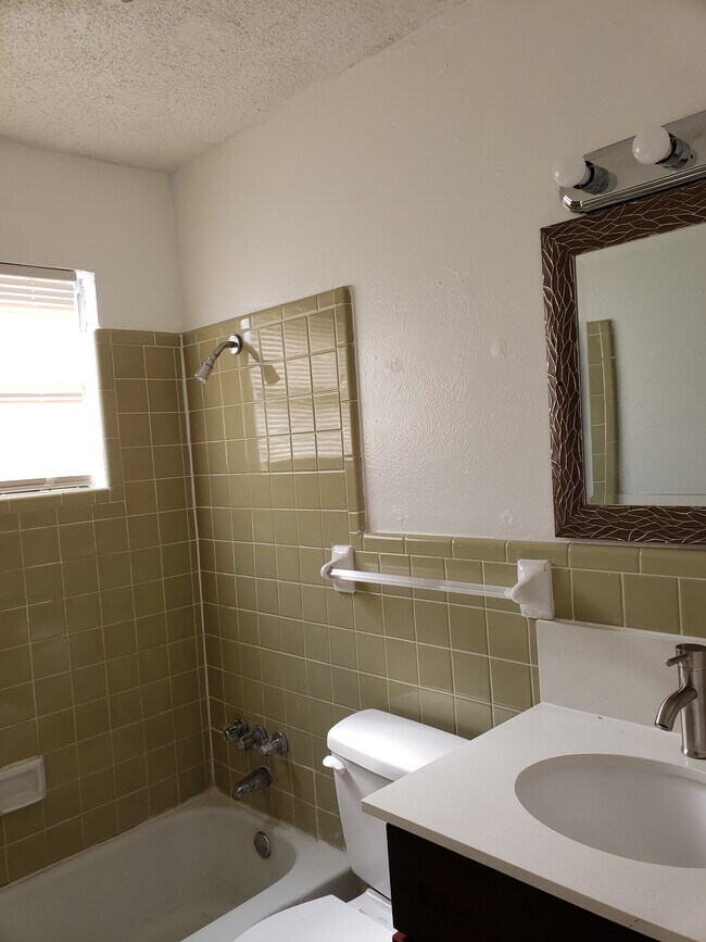 1201 N College St Killeen, TX 76541 photo 2