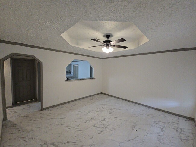 9010 Linda Vista Rd photo 3