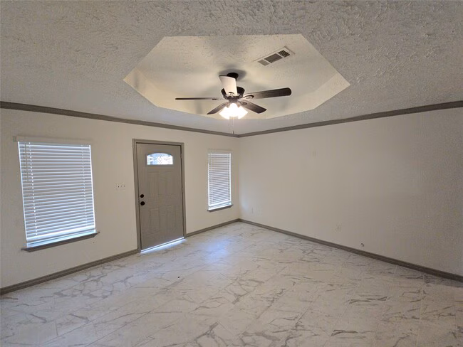9010 Linda Vista Rd photo 5