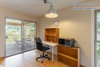 2315 Eastridge Ave Menlo Park, CA 94025 photo 2