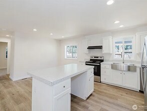 2535 70th Ave SW Tumwater, WA 98512 photo 2