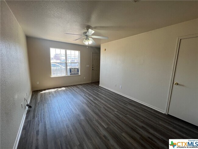 2811 Cantabrian Dr Killeen, TX 76542 photo 4
