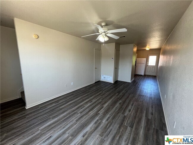 2811 Cantabrian Dr Killeen, TX 76542 photo 3