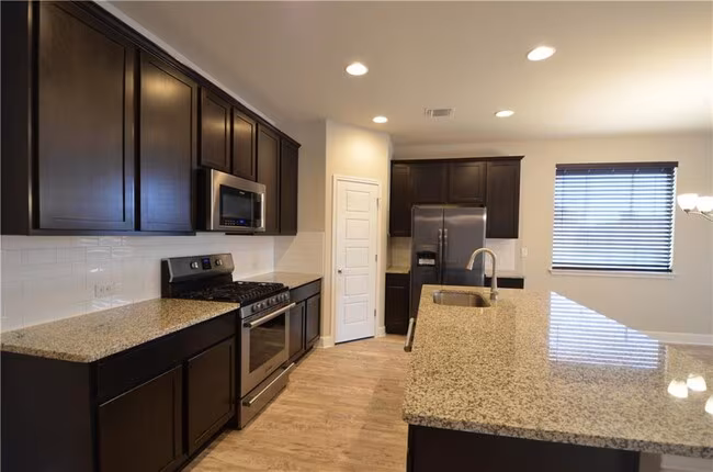 9109 Alex Ln Austin, TX 78744 photo 4
