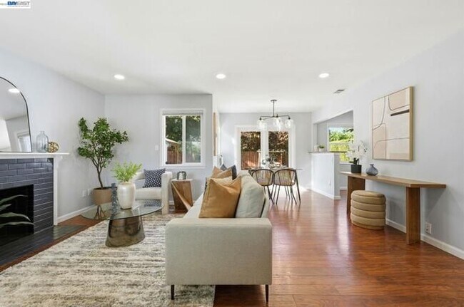15965 Via Granada San Lorenzo, CA 94580 photo 4