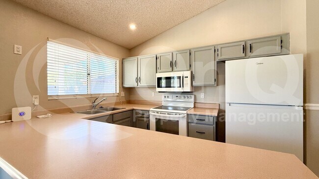 1919 W Highland St Chandler, AZ 85224 photo 4