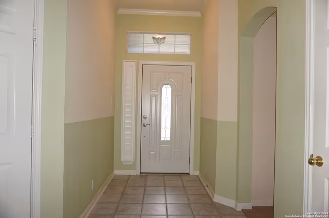 6114 Oakwood Trail San Antonio, TX 78249 photo 2