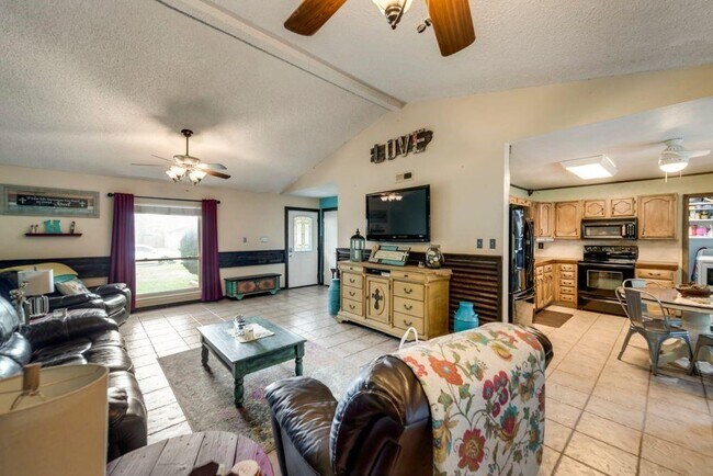 710 Bowie St Forney, TX 75126 photo 4