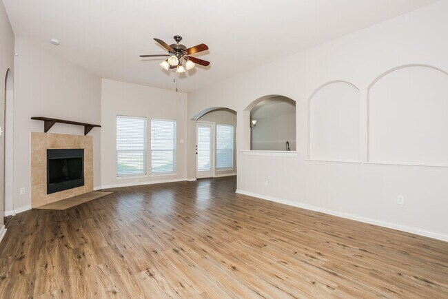 1225 Camden Yard Drive, Burleson, TX 76028 photo 3