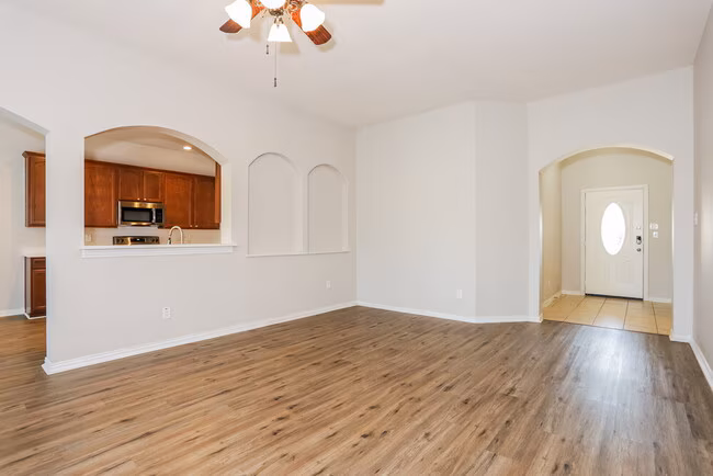 1225 Camden Yard Drive, Burleson, TX 76028 photo 4