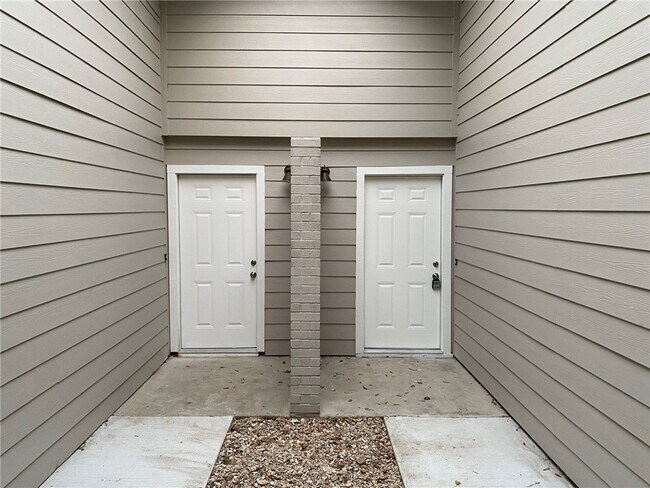 2408 Burleson Ct Austin, TX 78741 photo 4