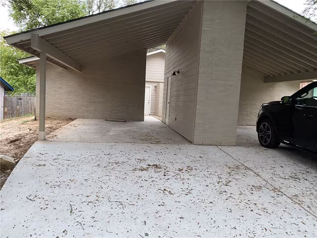 2408 Burleson Ct Austin, TX 78741 photo 3