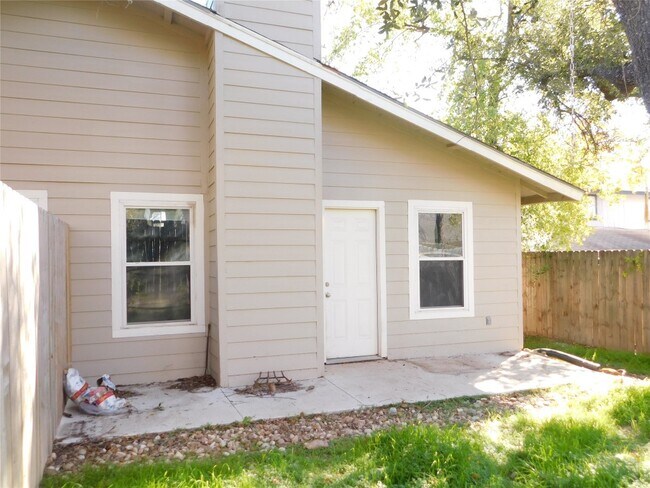 2408 Burleson Ct Austin, TX 78741 photo 2