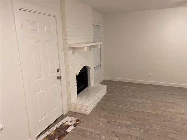 2408 Burleson Ct Austin, TX 78741 photo 5