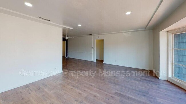 6132 Pembroke Dr San Diego, CA 92115 photo 3