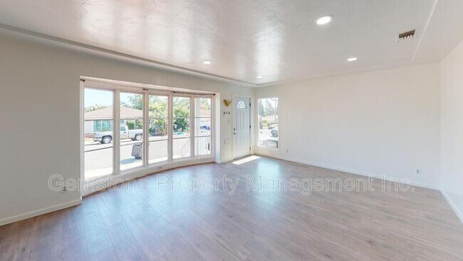 6132 Pembroke Dr San Diego, CA 92115 photo 2