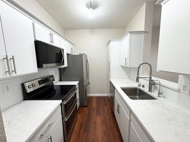 7112 Cross Creek Circle, Dublin, CA 94568 photo 2
