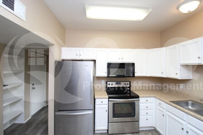1126 W Elliot Rd Chandler, AZ 85224 photo 3