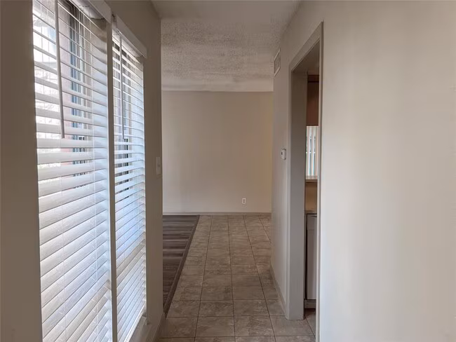 7206 Creekside Dr photo 3