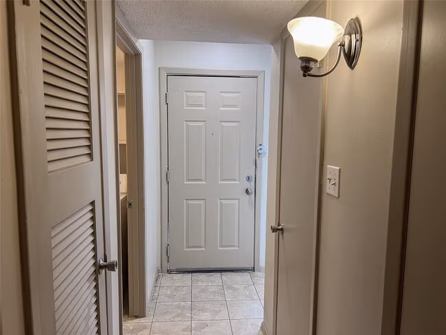 7206 Creekside Dr photo 2