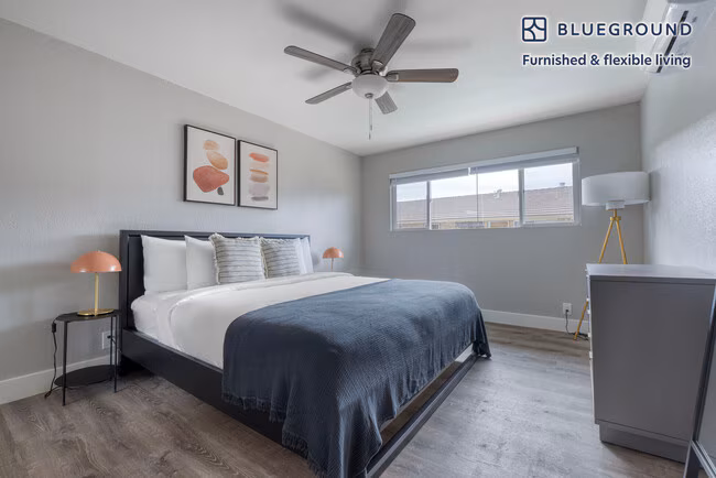 906 Burbank Dr Santa Clara, CA 95051 photo 2