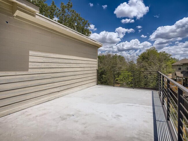 6919 Bethune Ave Austin, TX 78752 photo 4