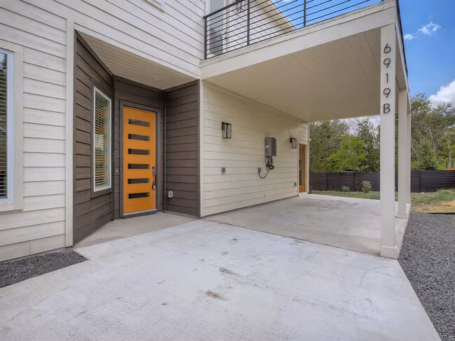 6919 Bethune Ave Austin, TX 78752 photo 3