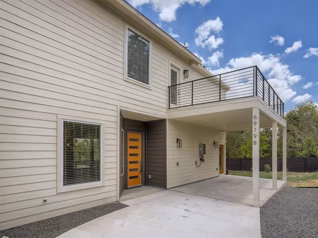 6919 Bethune Ave Austin, TX 78752 photo 2