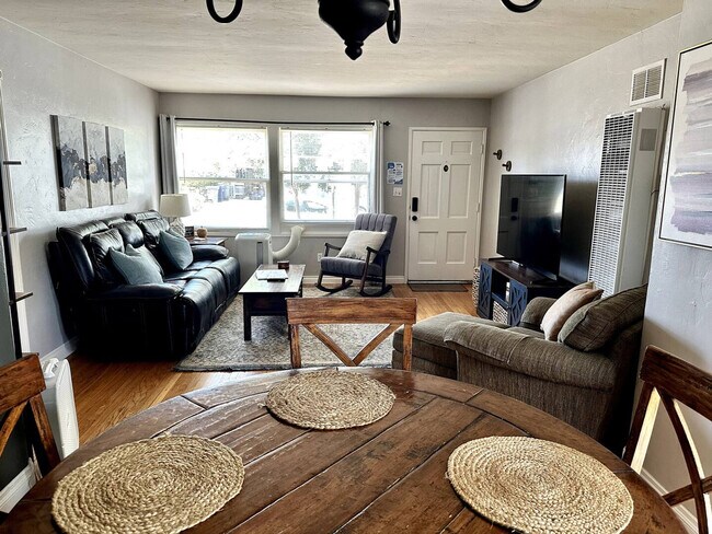 7221 Vassar Ave La Mesa, CA 91942 photo 2