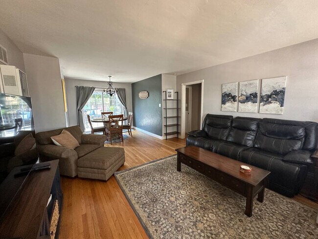 7221 Vassar Ave La Mesa, CA 91942 photo 3