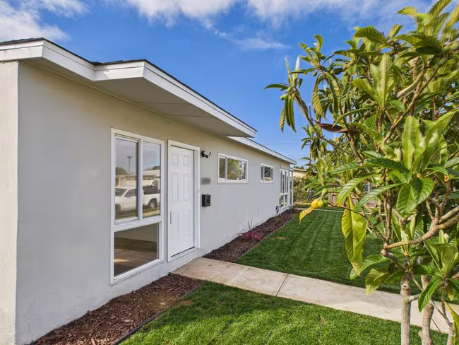 3257-59 Luna Ave San Diego, CA 92117 photo 2