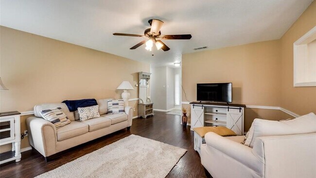 617 Main Street, Roanoke, TX 76262 photo 5