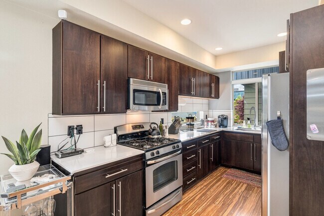 1220 E Columbia St Seattle, WA 98122 photo 2