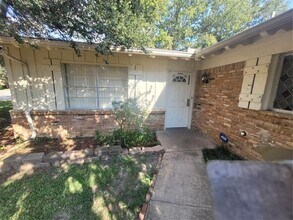 7708 Village Trail Drive, Dallas, TX 75254 photo 2