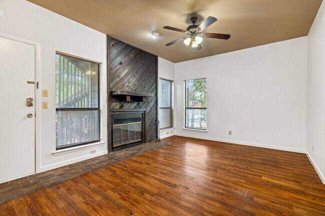 K633 - Park Place # 203 photo 4