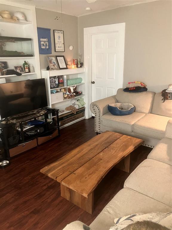 1302 20th St Huntsville, TX 77340 photo 4