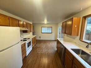 4118 Jewell Rd Bothell, WA 98012 photo 3
