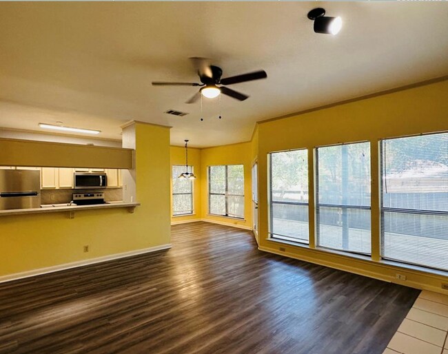 6501 Columbia Oaks Ct Austin, TX 78759 photo 4