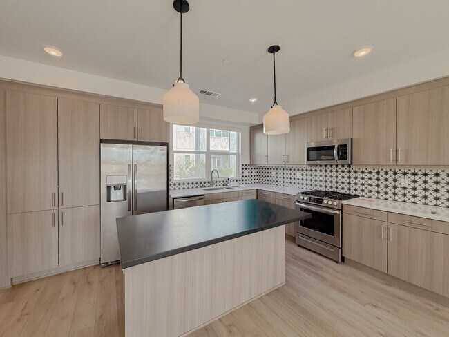10482 San Diego Mission Road, San Diego, CA 92108 photo 4