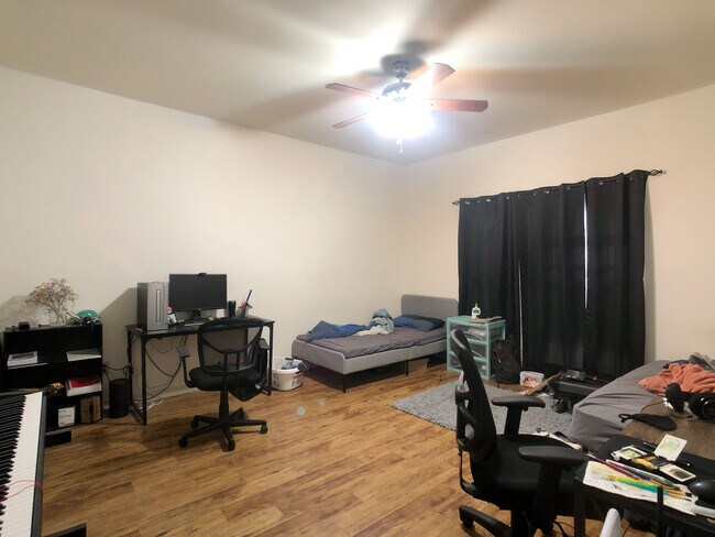 3200 Duval photo 5