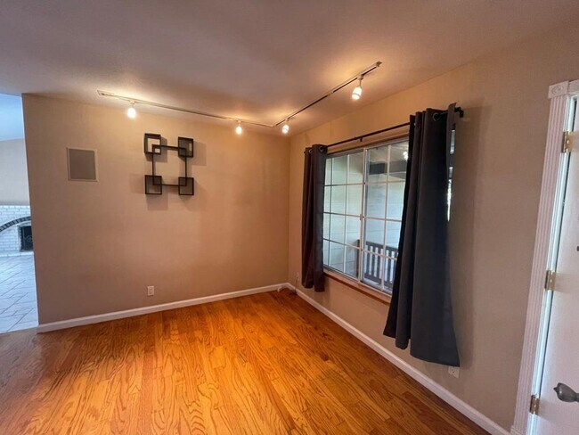 1877 Camacho Way San Jose, CA 95132 photo 3