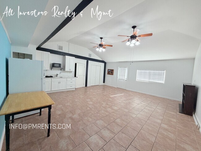 420 Hutchison St Vista, CA 92084 photo 4