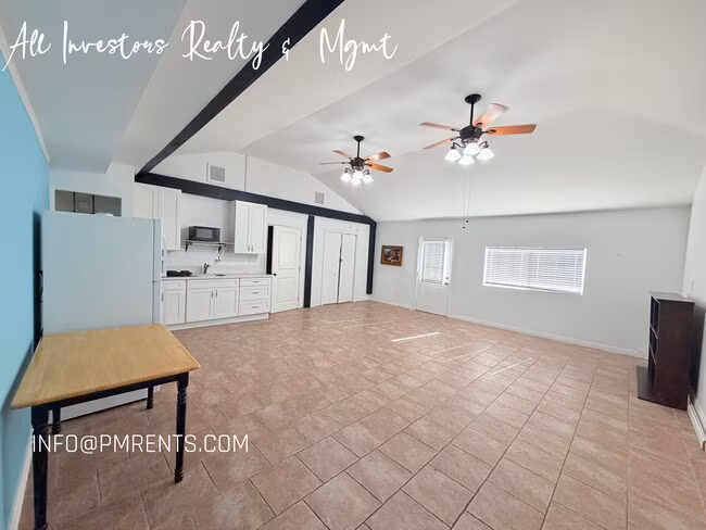420 Hutchison St Vista, CA 92084 photo 3