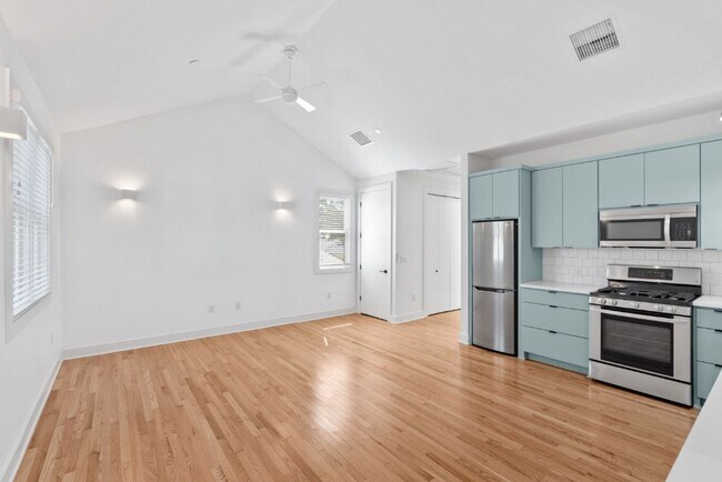 4006 Avenue C Austin, TX 78751 photo 2